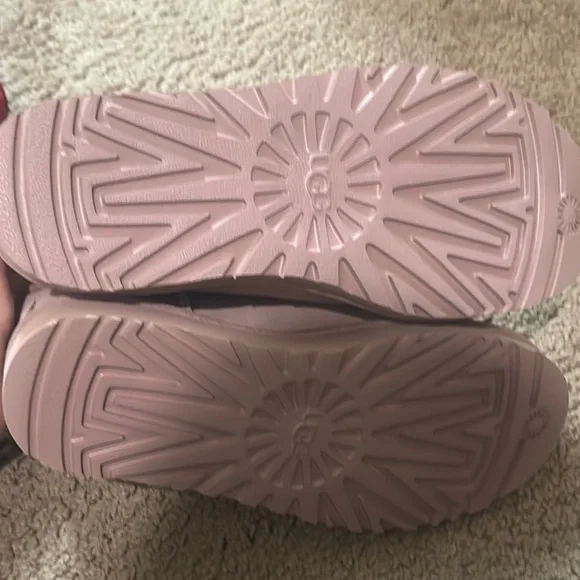 UGG Pink Bailey Bow boots BRAND NEW NEVER WORN!! - Picture 5 of 5